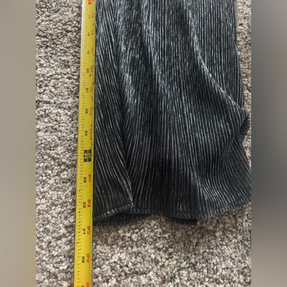 NWT Nicole Miller Camellia Jumpsuit. Size 6. Black Silver. Flutter sleeve. Party - Picture 11 of 11